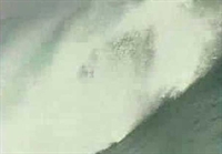 Sóng thần tràn vào bờ biển Bắc Nhật Bản